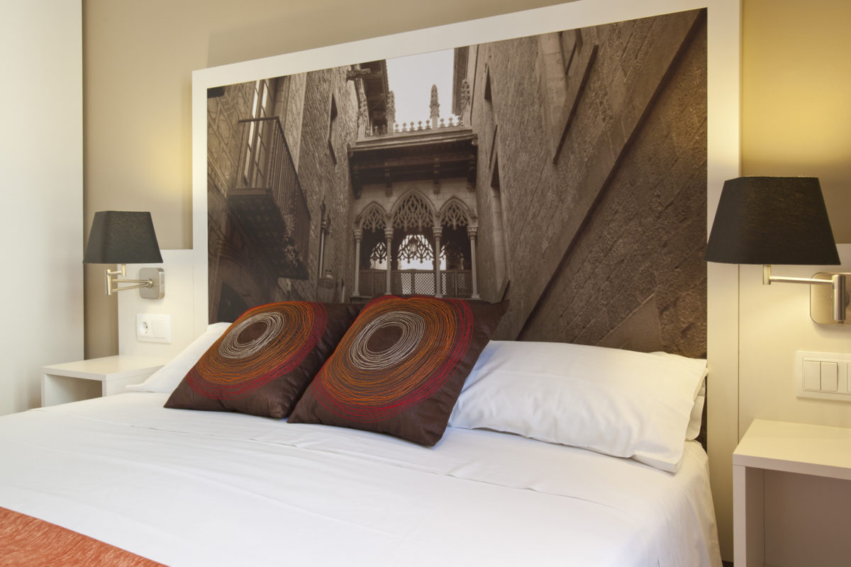 GOTIC BARCELONA APARTHOTEL por ROSA COLET INTERIOR DESIGN