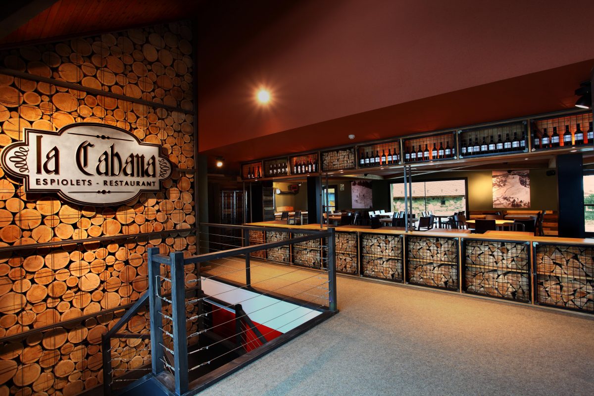 SKI RESTAURANT BUFFET LA CABANA ANDORRA GRANDVALIRA por ROSA COLET INTERIOR DESIGN