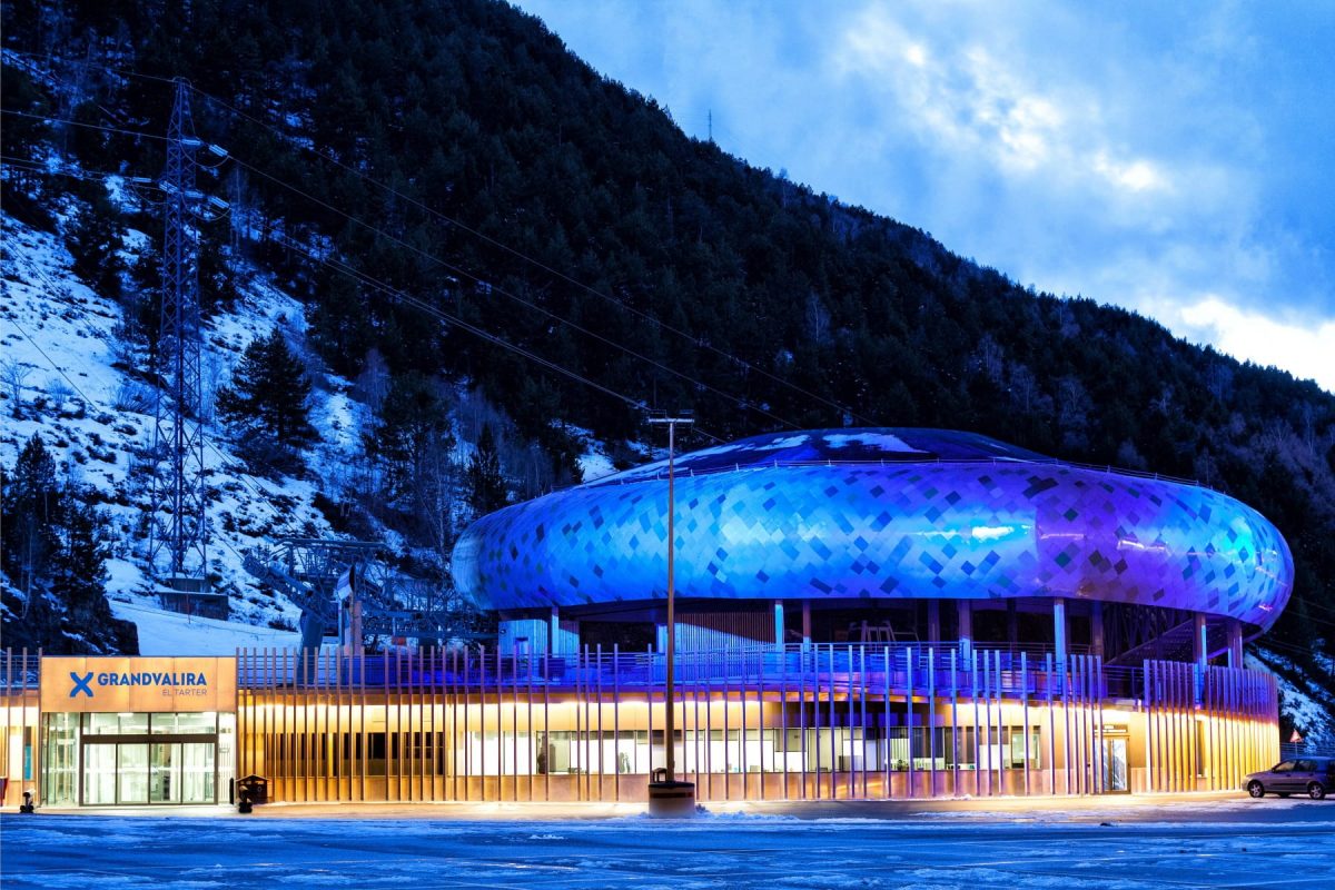 Recepcion Reception Desk Telecabina El Tarter GRandvalira Andorra Ski Station by ROSA COLET INTERIOR DESIGN