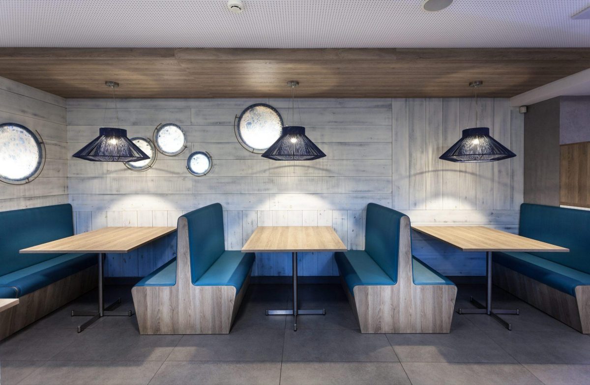 Restaurante Pizzeria Atlantida Vilassar de Mar - Interior diseñado por Rosa Colet.
