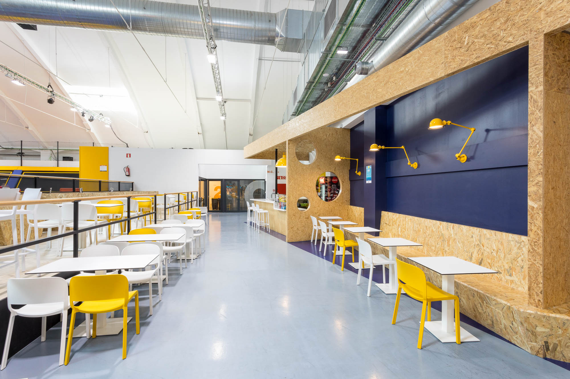 Comer en BOING Jumping por ROSA COLET INTERIOR DESIGN