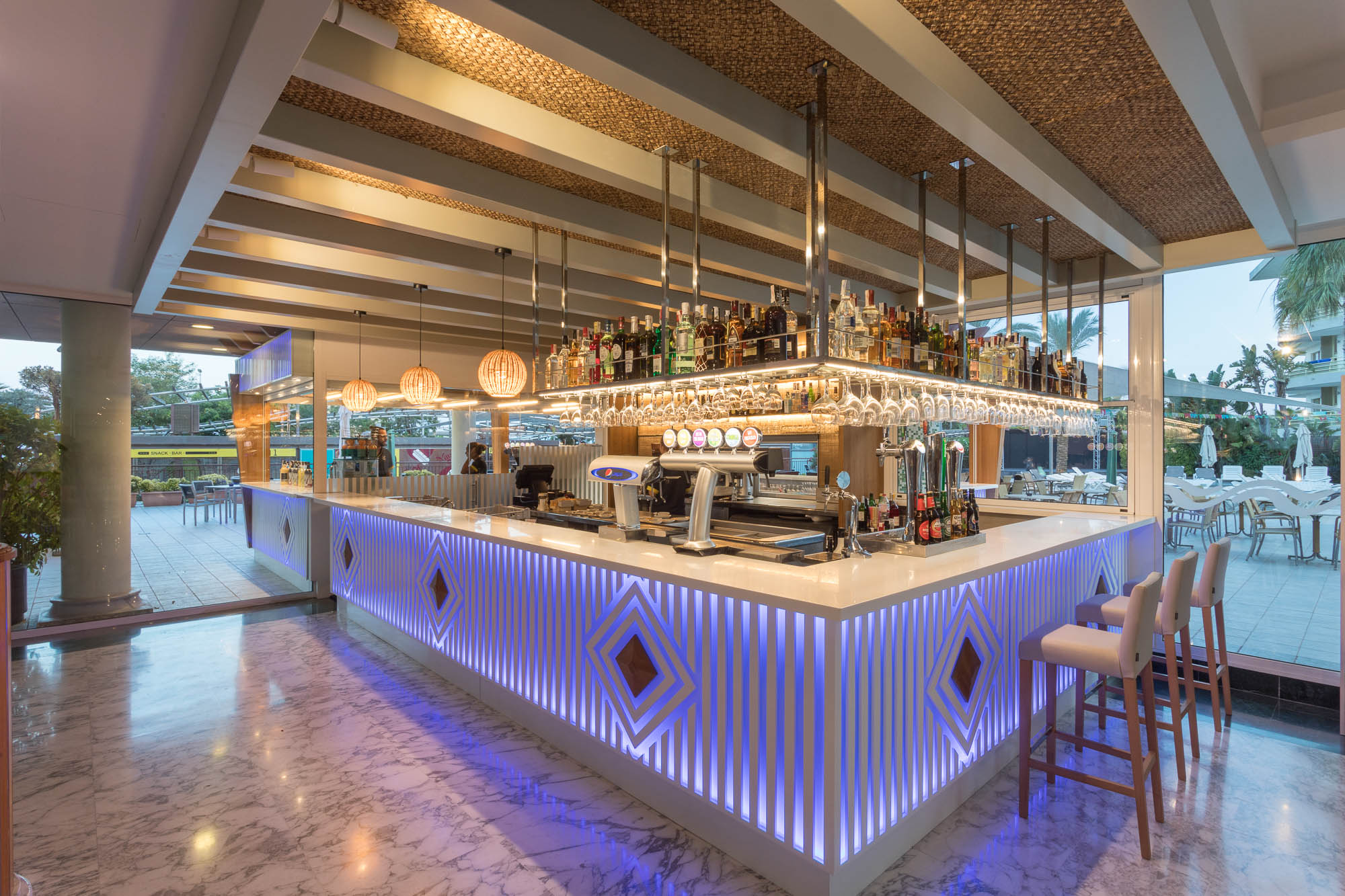 BAR HOTEL BARCELONA ROCATEL DISEÑO POR ROSA COLET