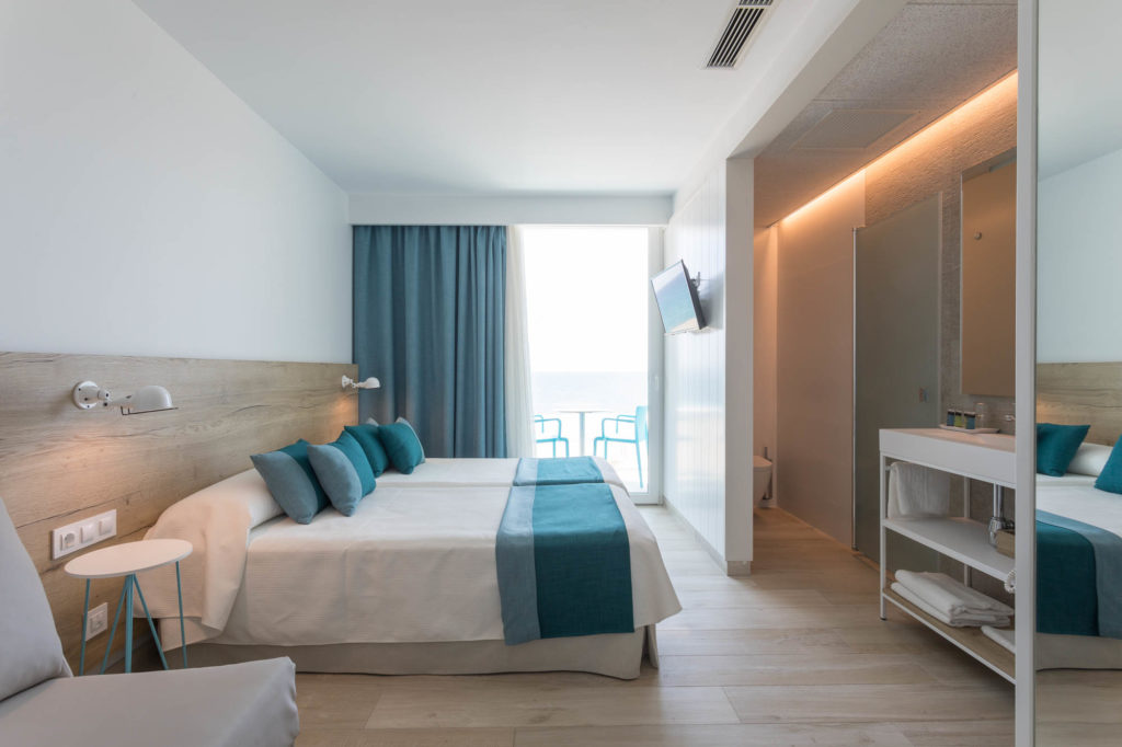 habitación doble HOTEL ROCATEL diseño por ROSA COLET INTERIOR DESIGN habitación doble HOTEL ROCATEL diseño por ROSA COLET INTERIOR DESIGN